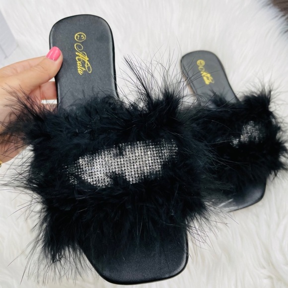 ⚫️Feather Rhinestone Sandals ⚫️ - Picture 2 of 4
